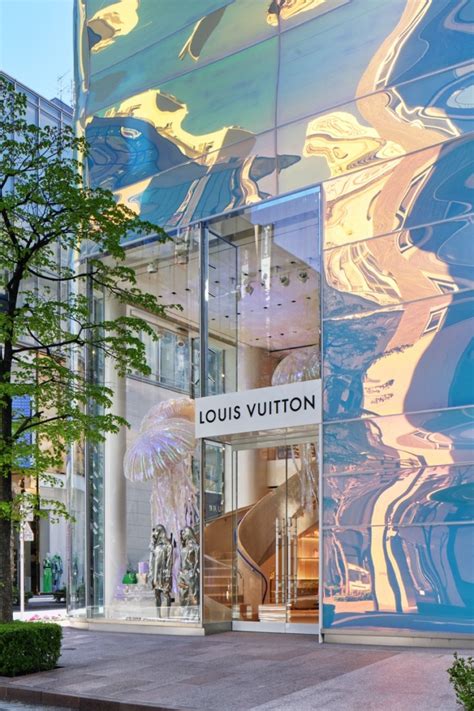 New Louis Vuitton Ginza Namiki flagship store in Tokyo